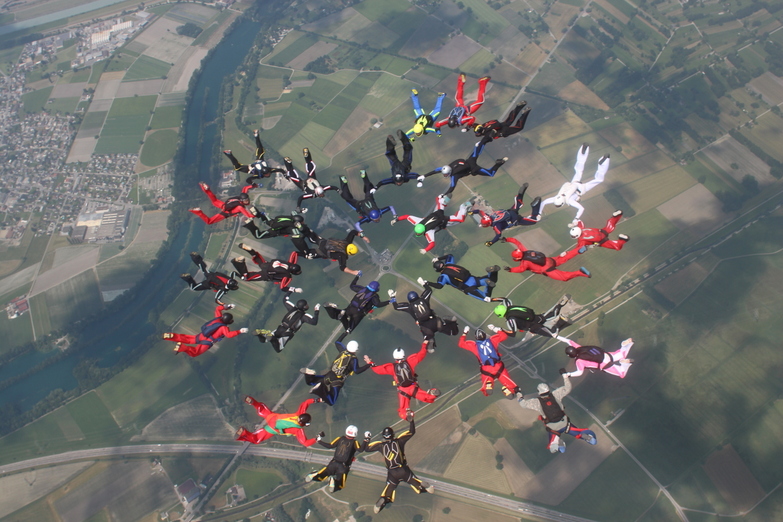 www.tandemspringen.at l freifall.at - VIP 32way Skydiving